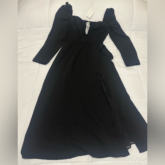 Wilfred Dresses & Skirts - New Wilfred Size 6 Black Slit Leg Underwire Long Dress